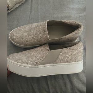 VINCE PLATFORM CANVAS SNEAKER